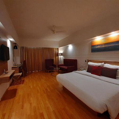 Lemon Tree Hotel Madras Buitenkant foto