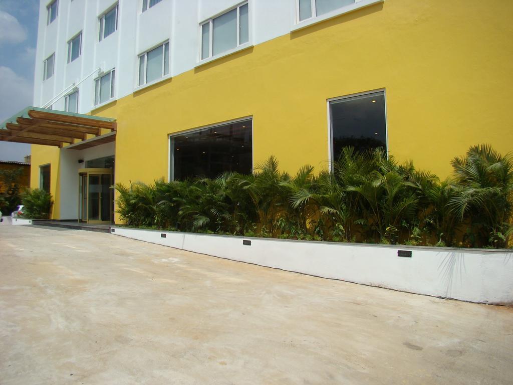 Lemon Tree Hotel Madras Buitenkant foto