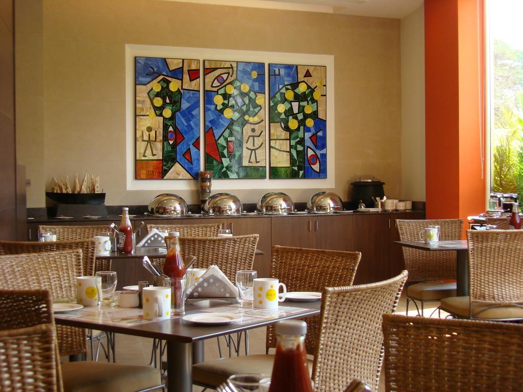 Lemon Tree Hotel Madras Buitenkant foto