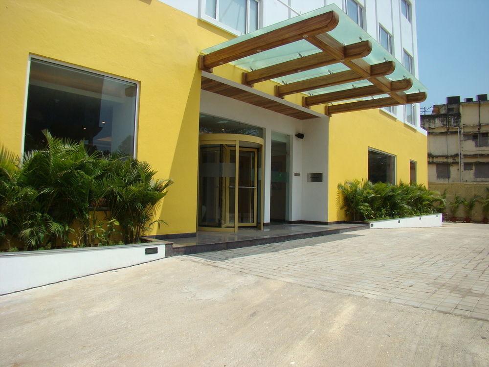 Lemon Tree Hotel Madras Buitenkant foto