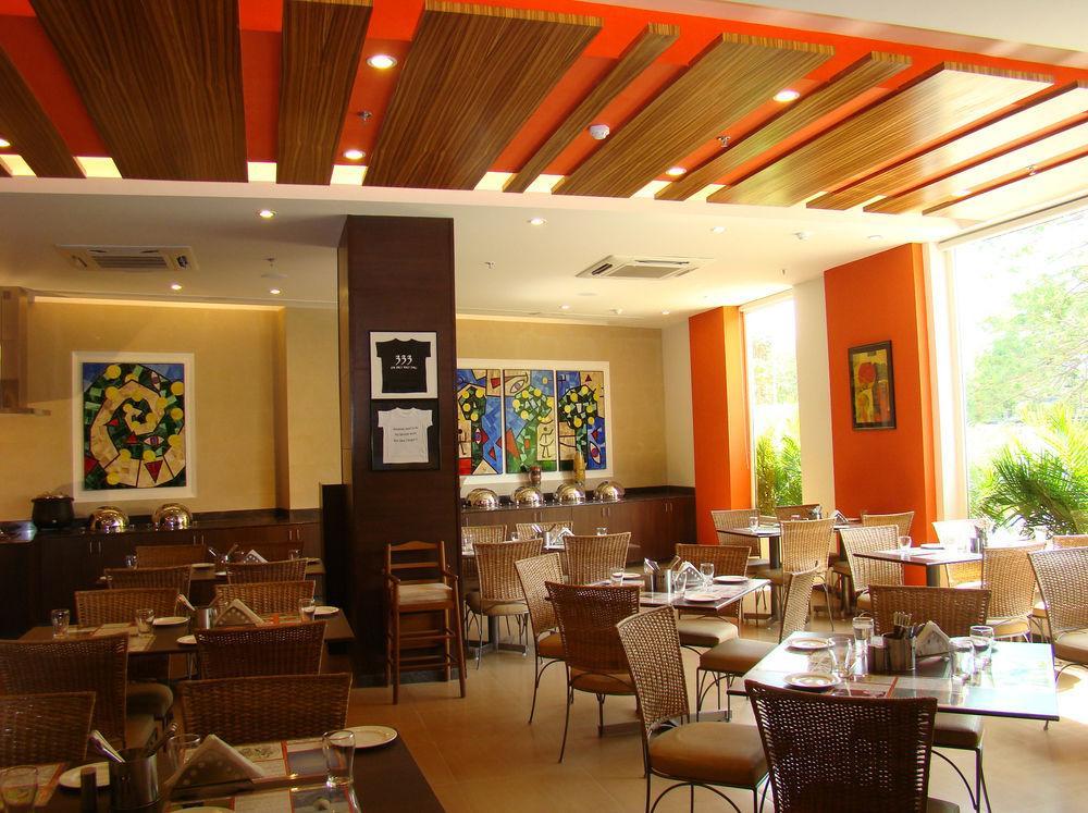 Lemon Tree Hotel Madras Buitenkant foto