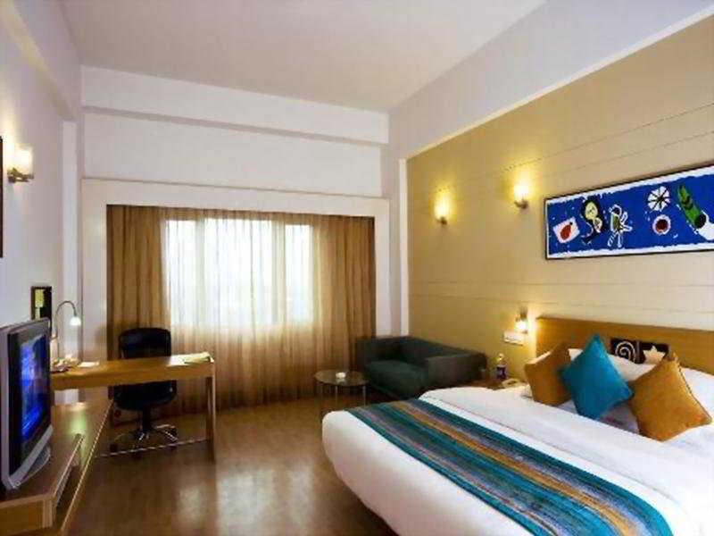 Lemon Tree Hotel Madras Buitenkant foto