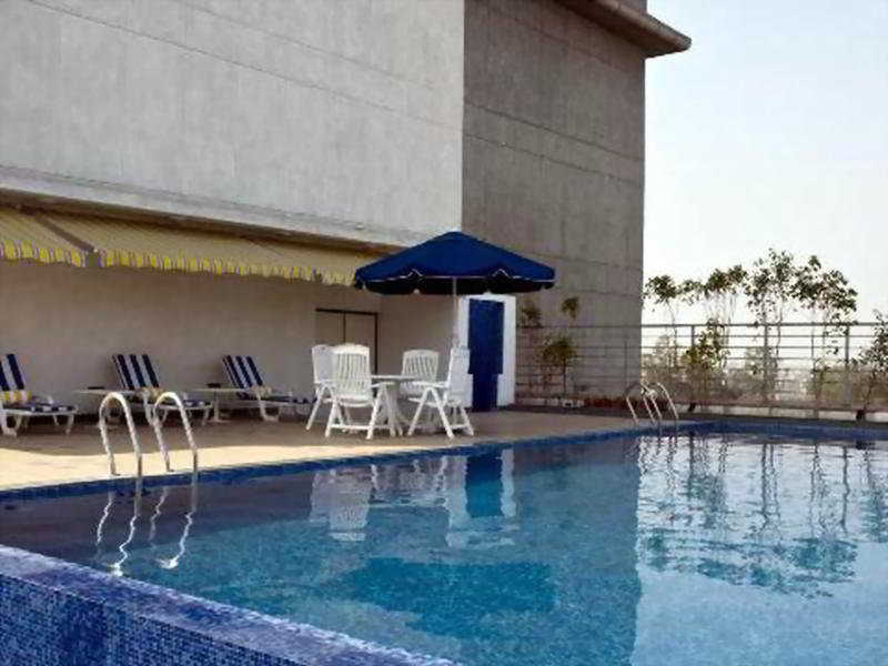 Lemon Tree Hotel Madras Buitenkant foto
