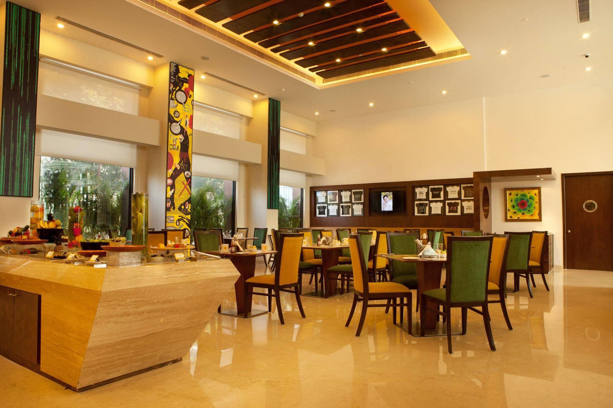 Lemon Tree Hotel Madras Buitenkant foto