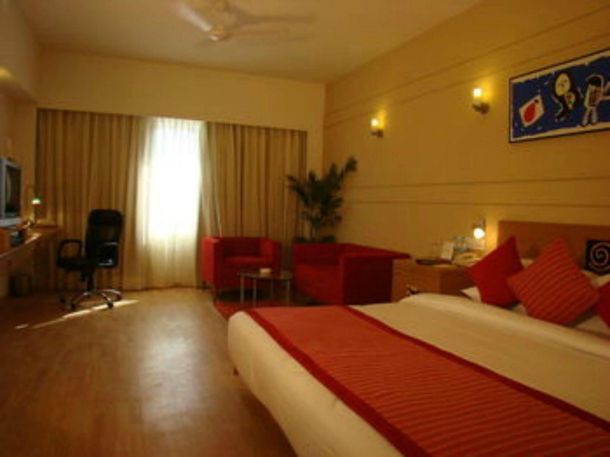 Lemon Tree Hotel Madras Kamer foto