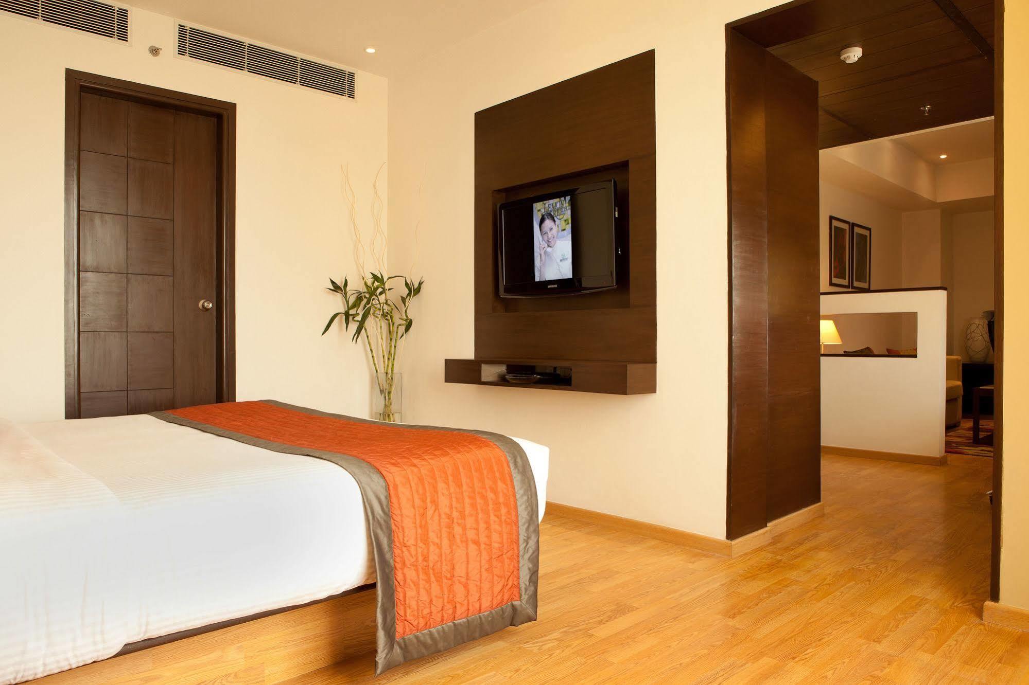 Lemon Tree Hotel Madras Buitenkant foto