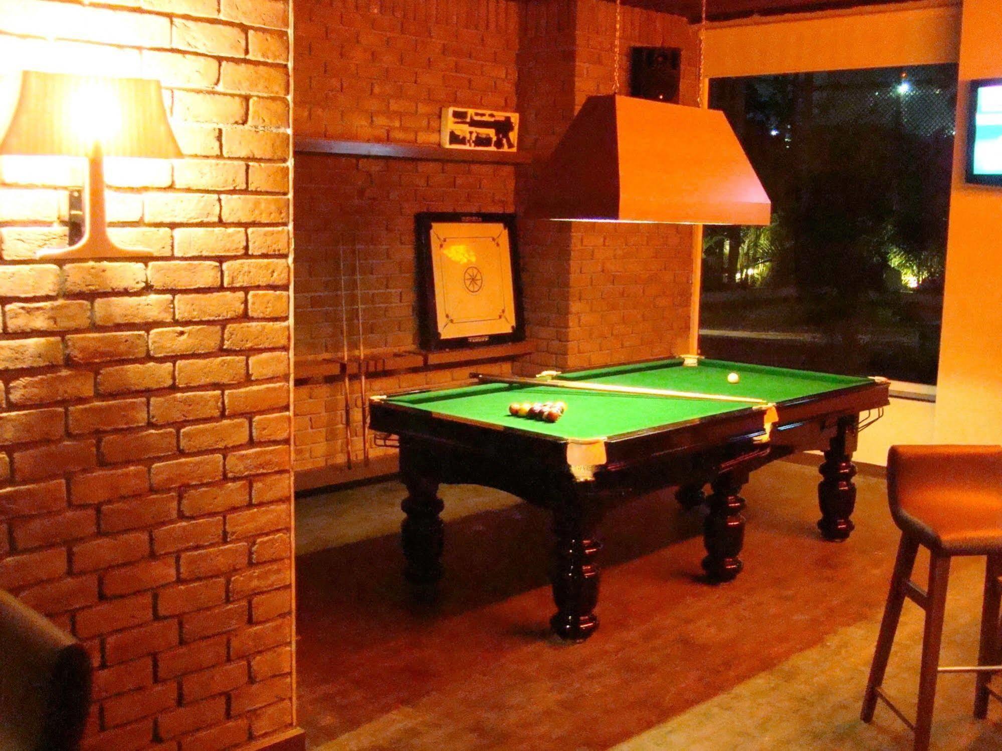 Lemon Tree Hotel Madras Buitenkant foto
