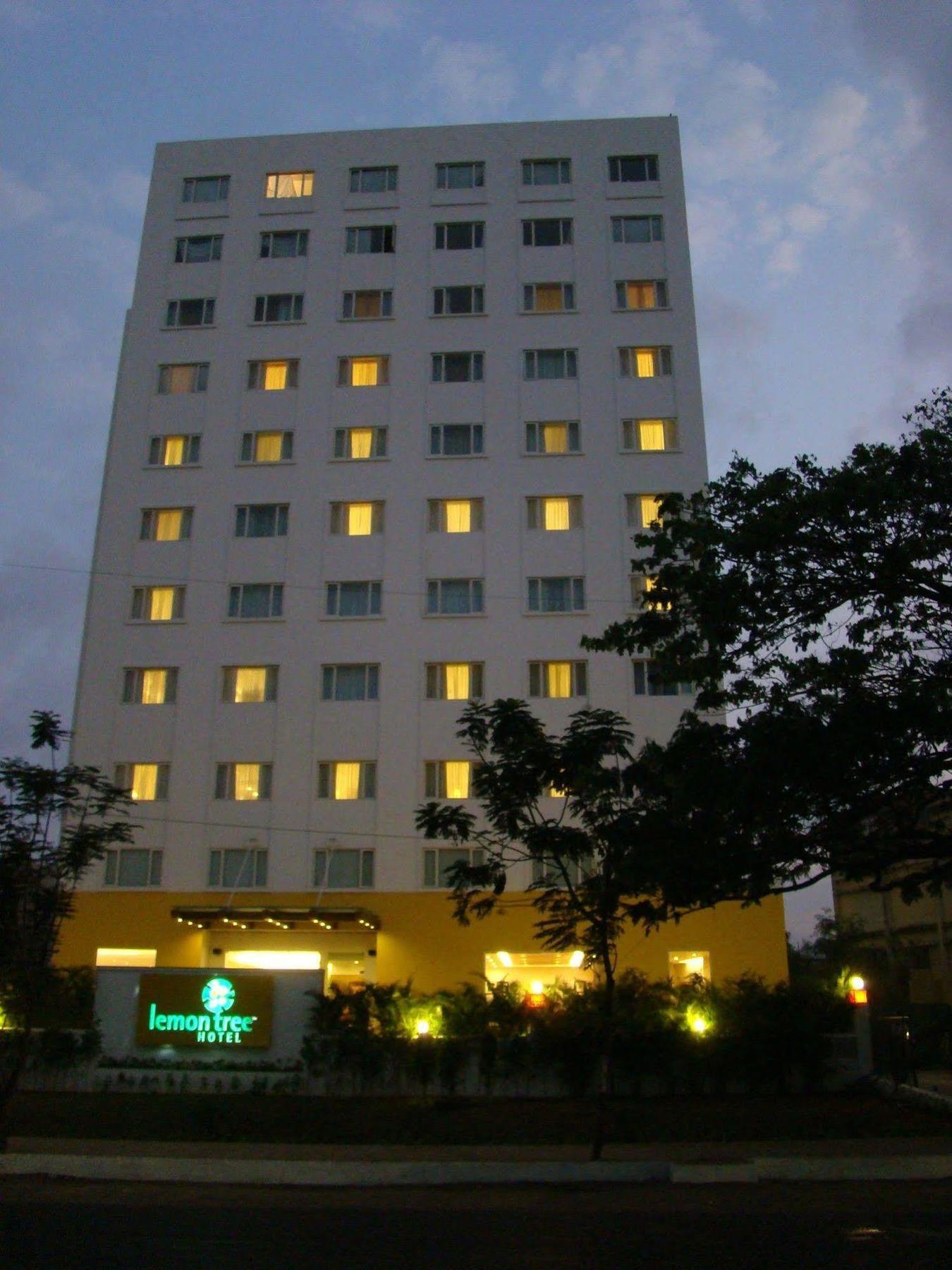 Lemon Tree Hotel Madras Buitenkant foto