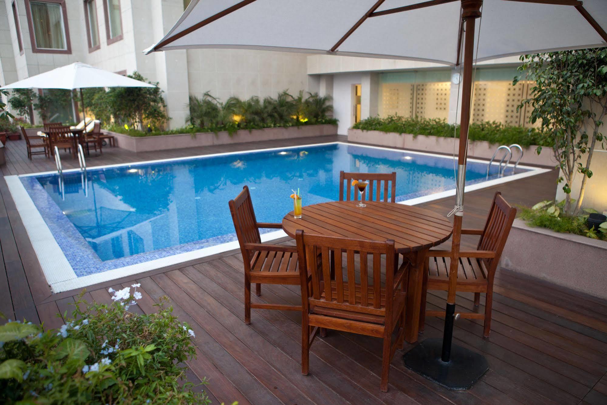 Lemon Tree Hotel Madras Buitenkant foto
