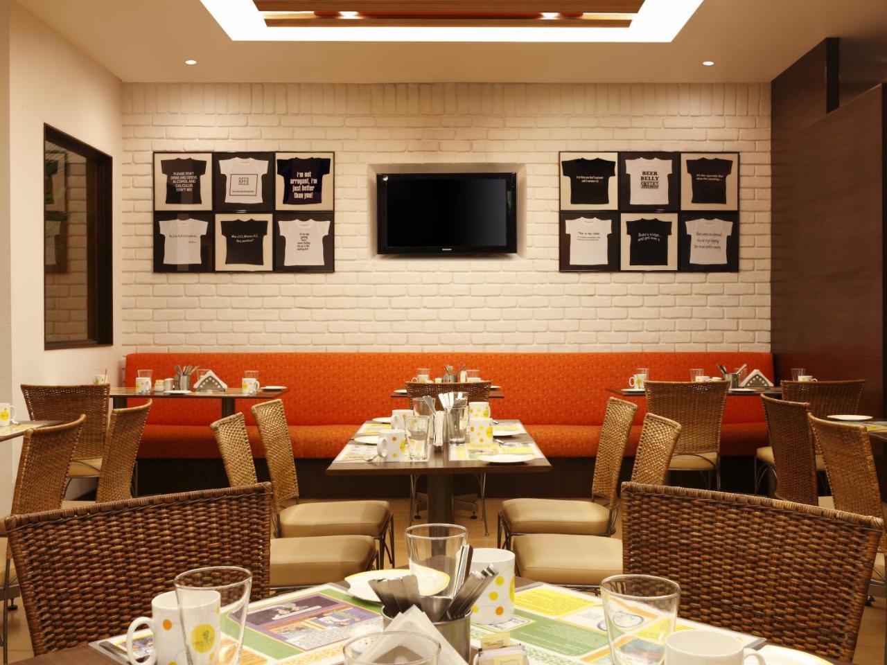 Lemon Tree Hotel Madras Buitenkant foto