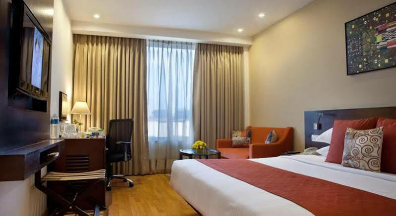 Lemon Tree Hotel Madras Buitenkant foto
