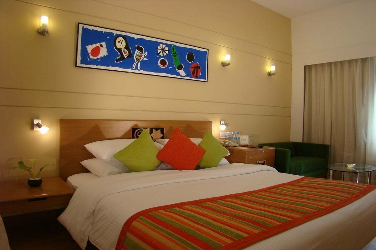 Lemon Tree Hotel Madras Buitenkant foto